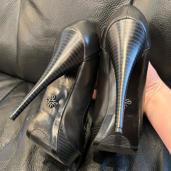 Simply Vera: Vera Wang Heels with Tassels - Picture 3 of 7